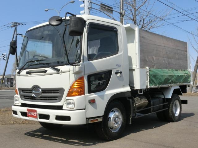 ヒノレンジャー ダンプ　４ｔダンプ　２面差し枠　コボレーン付き　積載量３８００ｋｇ　荷台塗装済み　内寸３４０＋２０５＋１２７　外寸５４４＋２２４＋２４０　下廻り防錆塗装済み　電格ミラー　天井コンソール　アイドルアップ　工具箱（2枚目）