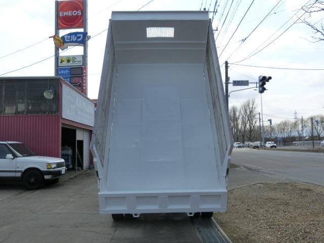 ヒノレンジャー ダンプ　４ｔダンプ　２面差し枠　コボレーン付き　積載量３８００ｋｇ　荷台塗装済み　内寸３４０＋２０５＋１２７　外寸５４４＋２２４＋２４０　下廻り防錆塗装済み　電格ミラー　天井コンソール　アイドルアップ　工具箱（7枚目）