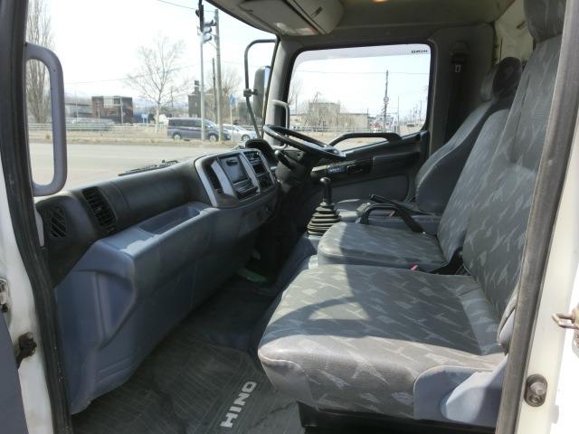 ヒノレンジャー ダンプ　４ｔダンプ　２面差し枠　コボレーン付き　積載量３８００ｋｇ　荷台塗装済み　内寸３４０＋２０５＋１２７　外寸５４４＋２２４＋２４０　下廻り防錆塗装済み　電格ミラー　天井コンソール　アイドルアップ　工具箱（48枚目）