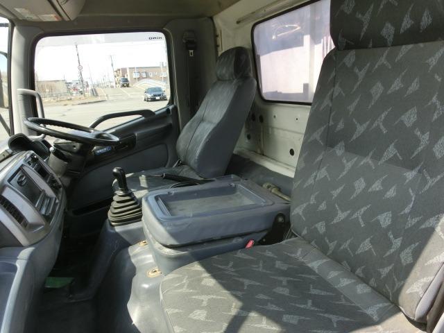 ヒノレンジャー ダンプ　４ｔダンプ　２面差し枠　コボレーン付き　積載量３８００ｋｇ　荷台塗装済み　内寸３４０＋２０５＋１２７　外寸５４４＋２２４＋２４０　下廻り防錆塗装済み　電格ミラー　天井コンソール　アイドルアップ　工具箱（50枚目）