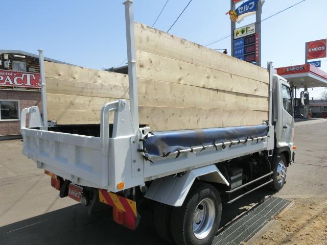 ヒノレンジャー ダンプ　４ｔダンプ　　２面差し枠　コボレーン付　積載量３６００ｋｇ　荷台塗装済み　内寸３４０＋２０６＋１３２　外寸５４３＋２２１＋２４５　電格ミラー　フォグランプ　天井コンソール　ＡＴミッション（9枚目）