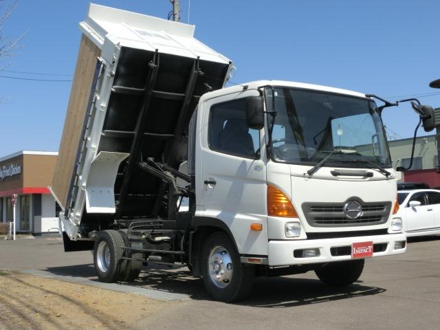 ヒノレンジャー ダンプ　４ｔダンプ　　２面差し枠　コボレーン付　積載量３６００ｋｇ　荷台塗装済み　内寸３４０＋２０６＋１３２　外寸５４３＋２２１＋２４５　電格ミラー　フォグランプ　天井コンソール　ＡＴミッション（12枚目）