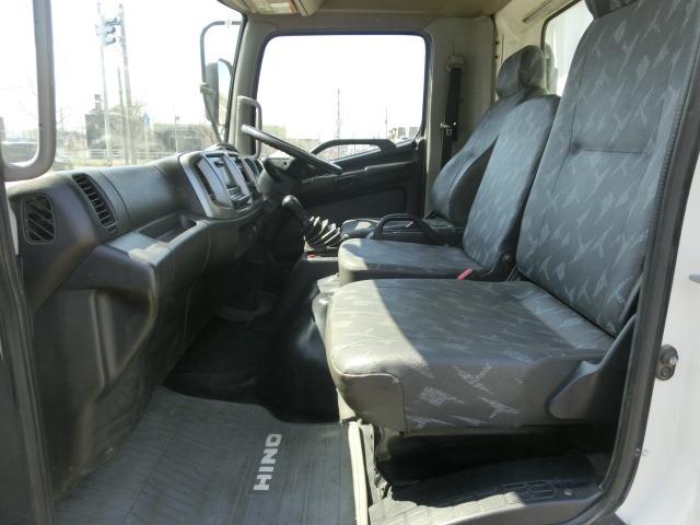 ヒノレンジャー ダンプ　４ｔダンプ　　２面差し枠　コボレーン付　積載量３６００ｋｇ　荷台塗装済み　内寸３４０＋２０６＋１３２　外寸５４３＋２２１＋２４５　電格ミラー　フォグランプ　天井コンソール　ＡＴミッション（46枚目）