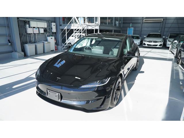 モデル3 デュアルモーターAWD パフォーマンス 最終型デュアルモーターAWD パフォーマンスワンオーナーR7登録8インチリアディスプレイベンチレーテッドシートガラスSRバックカメラ走行距離0.2万kmオートパオロット(2枚目)