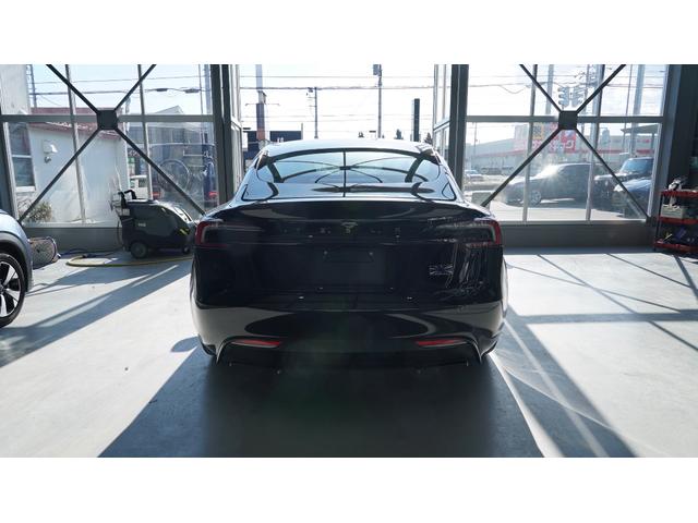 モデル3 デュアルモーターAWD パフォーマンス 最終型デュアルモーターAWD パフォーマンスワンオーナーR7登録8インチリアディスプレイベンチレーテッドシートガラスSRバックカメラ走行距離0.2万kmオートパオロット(6枚目)