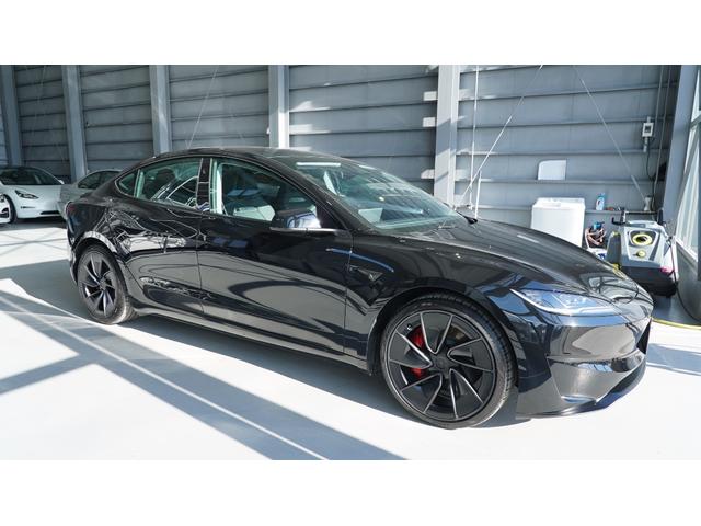 モデル3 デュアルモーターAWD パフォーマンス 最終型デュアルモーターAWD パフォーマンスワンオーナーR7登録8インチリアディスプレイベンチレーテッドシートガラスSRバックカメラ走行距離0.2万kmオートパオロット(8枚目)