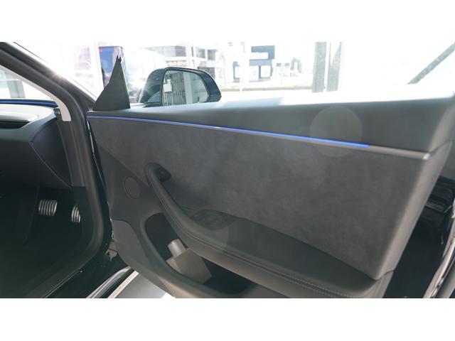 モデル3 デュアルモーターAWD パフォーマンス 最終型デュアルモーターAWD パフォーマンスワンオーナーR7登録8インチリアディスプレイベンチレーテッドシートガラスSRバックカメラ走行距離0.2万kmオートパオロット(18枚目)