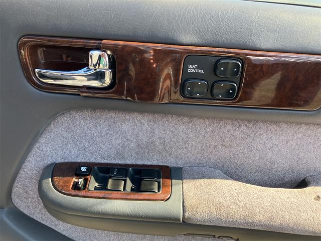 セドリック オートクルーズコントロール アルミホイール オートライト AT キーレスエントリー 電動格納ミラー パワーシート CD カセット エアコン(9枚目)