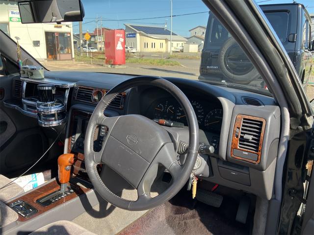 セドリック オートクルーズコントロール アルミホイール オートライト AT キーレスエントリー 電動格納ミラー パワーシート CD カセット エアコン(10枚目)