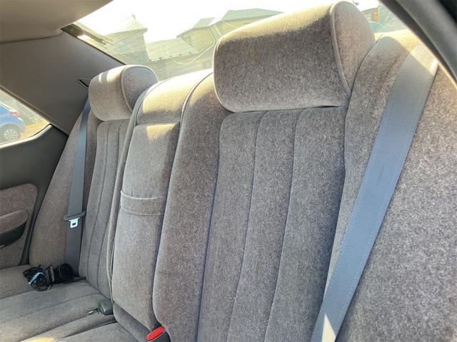 セドリック オートクルーズコントロール アルミホイール オートライト AT キーレスエントリー 電動格納ミラー パワーシート CD カセット エアコン(11枚目)