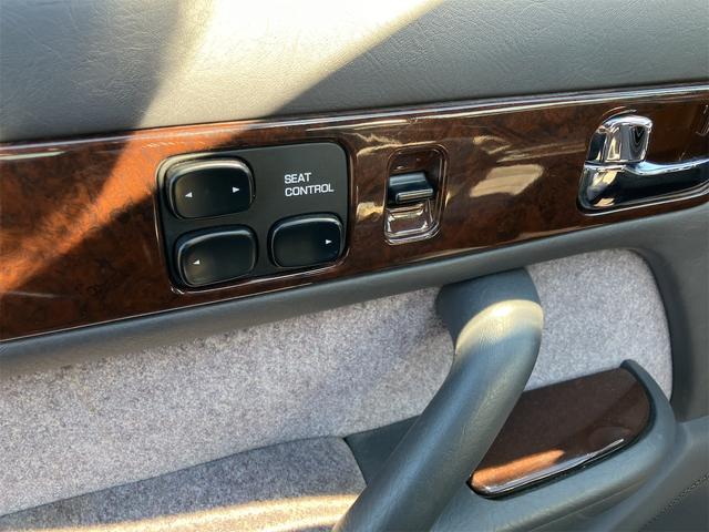 セドリック オートクルーズコントロール アルミホイール オートライト AT キーレスエントリー 電動格納ミラー パワーシート CD カセット エアコン(29枚目)