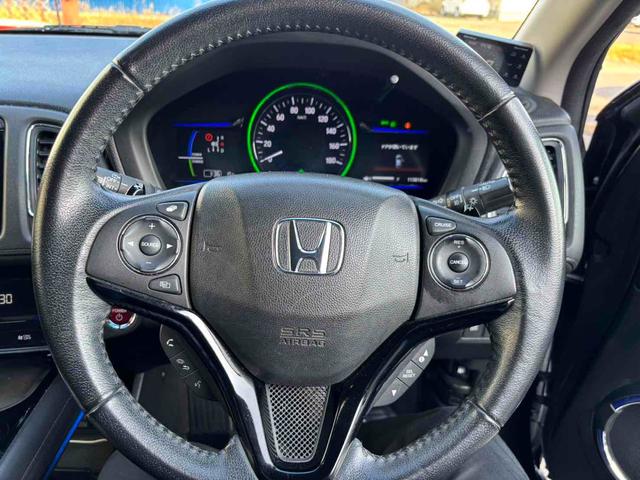 ヴェゼル ハイブリッドＸ　４ＷＤ　ＥＴＣ　バックカメラ　クリアランスソナー　オートクルーズコントロール　衝突被害軽減システム　ＴＶ　オートライト　ＬＥＤヘッドランプ　アルミホイール　スマートキー　アイドリングストップ（2枚目）