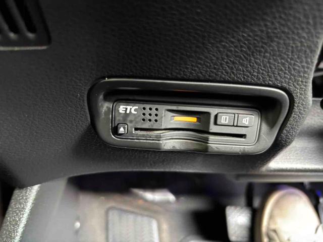 ヴェゼル ハイブリッドＸ　４ＷＤ　ＥＴＣ　バックカメラ　クリアランスソナー　オートクルーズコントロール　衝突被害軽減システム　ＴＶ　オートライト　ＬＥＤヘッドランプ　アルミホイール　スマートキー　アイドリングストップ（6枚目）