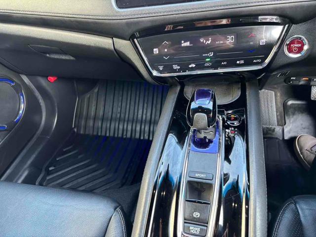 ヴェゼル ハイブリッドＸ　４ＷＤ　ＥＴＣ　バックカメラ　クリアランスソナー　オートクルーズコントロール　衝突被害軽減システム　ＴＶ　オートライト　ＬＥＤヘッドランプ　アルミホイール　スマートキー　アイドリングストップ（9枚目）