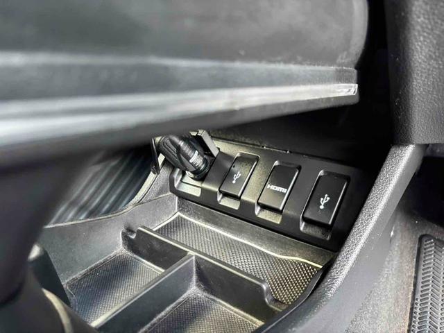 ヴェゼル ハイブリッドＸ　４ＷＤ　ＥＴＣ　バックカメラ　クリアランスソナー　オートクルーズコントロール　衝突被害軽減システム　ＴＶ　オートライト　ＬＥＤヘッドランプ　アルミホイール　スマートキー　アイドリングストップ（10枚目）