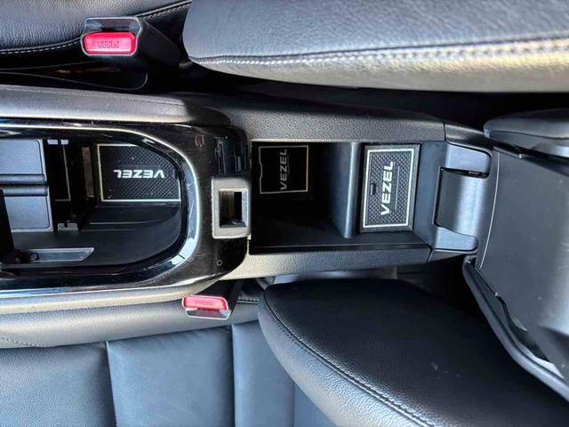 ヴェゼル ハイブリッドＸ　４ＷＤ　ＥＴＣ　バックカメラ　クリアランスソナー　オートクルーズコントロール　衝突被害軽減システム　ＴＶ　オートライト　ＬＥＤヘッドランプ　アルミホイール　スマートキー　アイドリングストップ（11枚目）