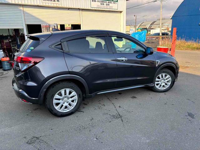 ヴェゼル ハイブリッドＸ　４ＷＤ　ＥＴＣ　バックカメラ　クリアランスソナー　オートクルーズコントロール　衝突被害軽減システム　ＴＶ　オートライト　ＬＥＤヘッドランプ　アルミホイール　スマートキー　アイドリングストップ（13枚目）