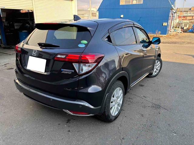 ヴェゼル ハイブリッドＸ　４ＷＤ　ＥＴＣ　バックカメラ　クリアランスソナー　オートクルーズコントロール　衝突被害軽減システム　ＴＶ　オートライト　ＬＥＤヘッドランプ　アルミホイール　スマートキー　アイドリングストップ（14枚目）