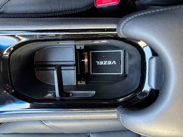 ヴェゼル ハイブリッドＸ　４ＷＤ　ＥＴＣ　バックカメラ　クリアランスソナー　オートクルーズコントロール　衝突被害軽減システム　ＴＶ　オートライト　ＬＥＤヘッドランプ　アルミホイール　スマートキー　アイドリングストップ（30枚目）