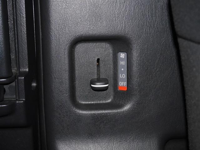 ハイエースバン ロングスーパーＧＬ　パワーウィンドゥ　リアエアコン　オ－トエアコン　イモビ付　ＥＴＣ車載器　ＰＳ　キ－レス　４ｗｄ　メモリナビ　寒冷地仕様車　Ｂカメラ　エアバック　ＡＢＳ　Ｗエアーバック　アルミホイル　ナビ・テレビ（22枚目）