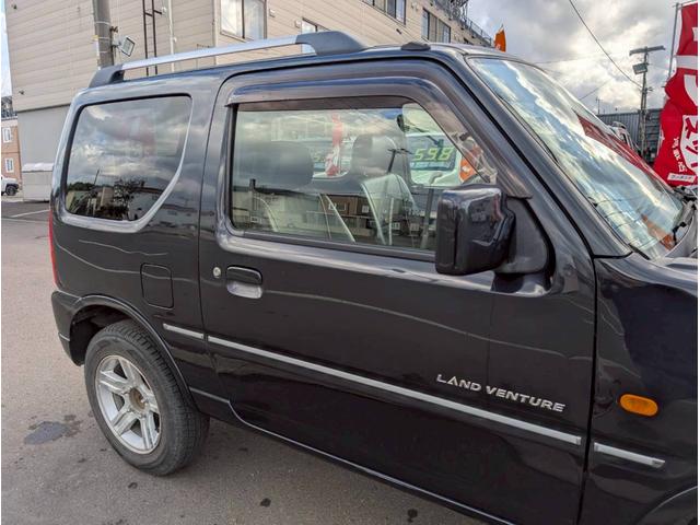 ジムニー ランドベンチャー AT車・後期・ルーフレール・純正AW・背面タイヤ・ドアバイザー・フォグランプ・電格ミラー・ライトレベライザー・ハーフレザーシート・ナビ・切り替4WD・シートヒーター・ミラーヒーター・下廻り防錆処理(16枚目)