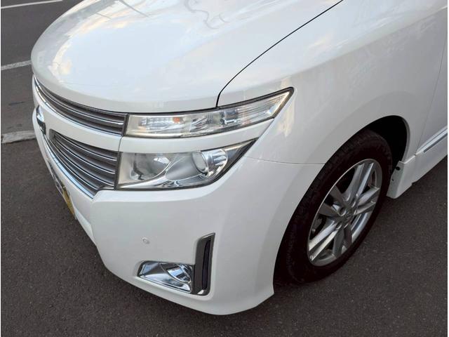 エルグランド ２５０ハイウェイスター　切替４ＷＤ・純正ＡＷ・フォグランプ・パワースライドドア・ステアリングスイッチ・アラウンドビューモニター・ハーフレザーシート・ナビ・地デジ・フリップダウンモニター・オートエアコン・３列シート・車検整備付（29枚目）