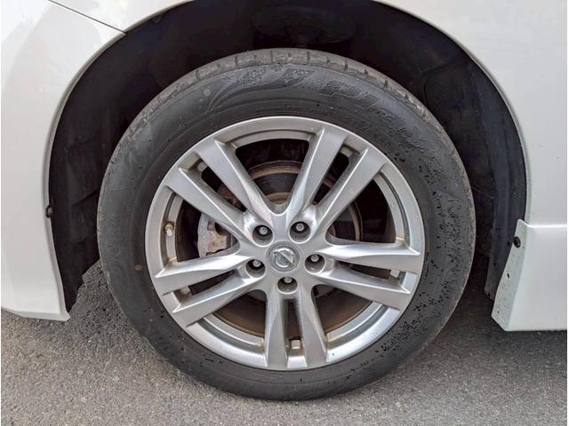 エルグランド ２５０ハイウェイスター　切替４ＷＤ・純正ＡＷ・フォグランプ・パワースライドドア・ステアリングスイッチ・アラウンドビューモニター・ハーフレザーシート・ナビ・地デジ・フリップダウンモニター・オートエアコン・３列シート・車検整備付（37枚目）