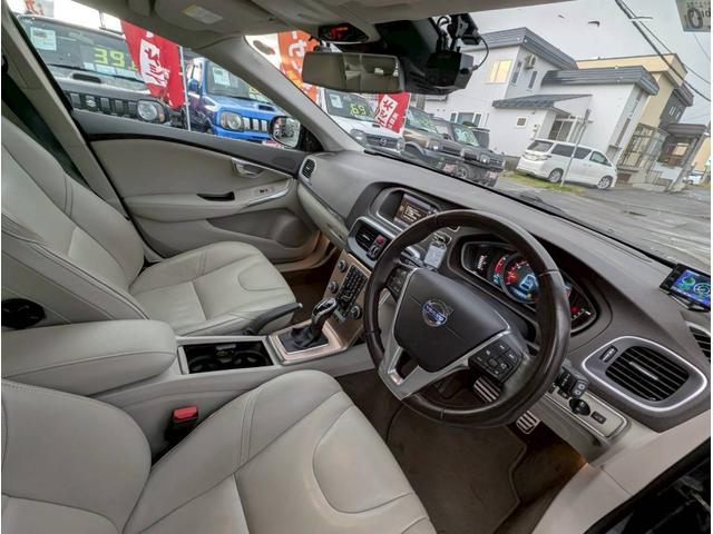 Ｖ４０ 　ナビ　オートエアコン　電動格納ミラー　白革シート　ステアリングスイッチ　ＥＴＣ（12枚目）
