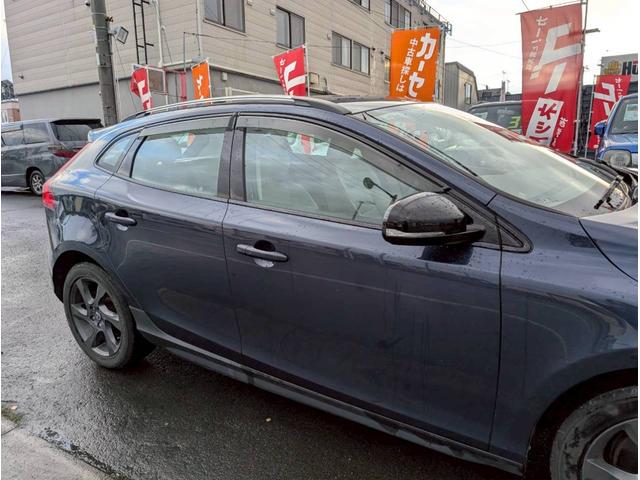 Ｖ４０ 　ナビ　オートエアコン　電動格納ミラー　白革シート　ステアリングスイッチ　ＥＴＣ（19枚目）
