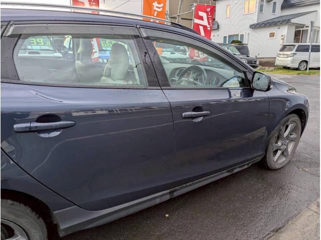 Ｖ４０ 　ナビ　オートエアコン　電動格納ミラー　白革シート　ステアリングスイッチ　ＥＴＣ（20枚目）