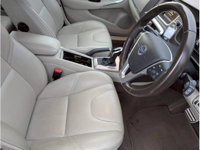 Ｖ４０ 　ナビ　オートエアコン　電動格納ミラー　白革シート　ステアリングスイッチ　ＥＴＣ（40枚目）
