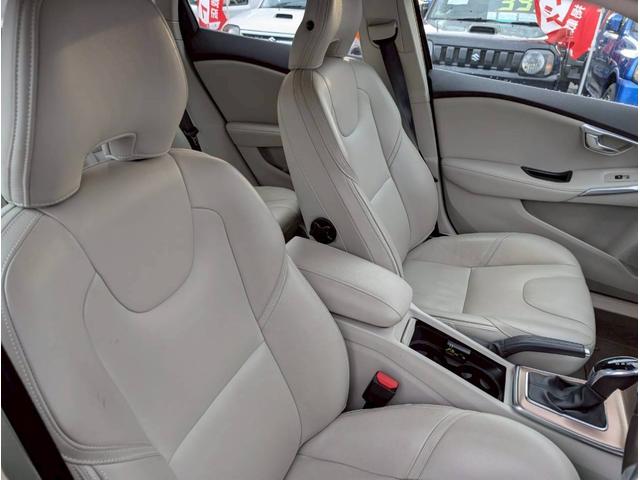 Ｖ４０ 　ナビ　オートエアコン　電動格納ミラー　白革シート　ステアリングスイッチ　ＥＴＣ（41枚目）
