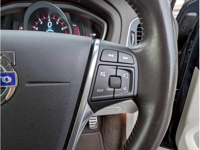 Ｖ４０ 　ナビ　オートエアコン　電動格納ミラー　白革シート　ステアリングスイッチ　ＥＴＣ（45枚目）