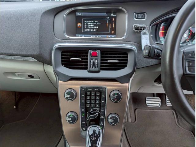 Ｖ４０ 　ナビ　オートエアコン　電動格納ミラー　白革シート　ステアリングスイッチ　ＥＴＣ（47枚目）