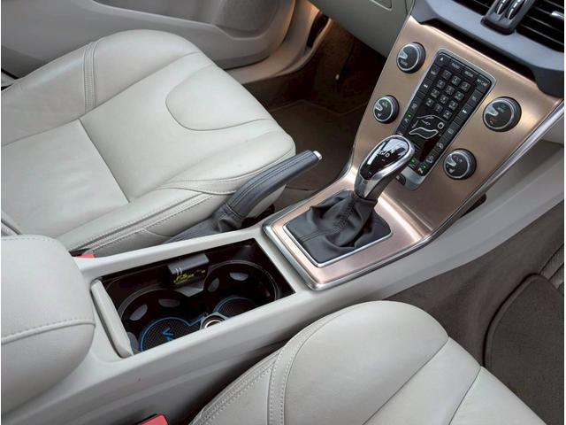 Ｖ４０ 　ナビ　オートエアコン　電動格納ミラー　白革シート　ステアリングスイッチ　ＥＴＣ（50枚目）