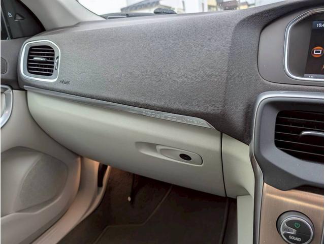 Ｖ４０ 　ナビ　オートエアコン　電動格納ミラー　白革シート　ステアリングスイッチ　ＥＴＣ（52枚目）