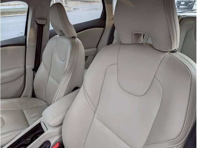 Ｖ４０ 　ナビ　オートエアコン　電動格納ミラー　白革シート　ステアリングスイッチ　ＥＴＣ（54枚目）
