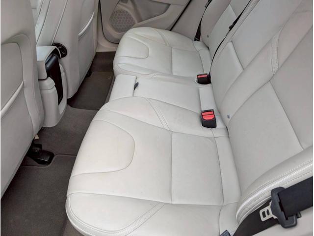 Ｖ４０ 　ナビ　オートエアコン　電動格納ミラー　白革シート　ステアリングスイッチ　ＥＴＣ（57枚目）