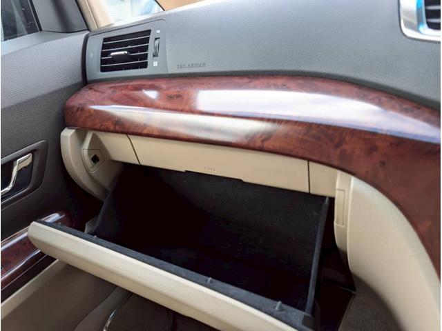 ヴェルファイア 2.4V ナビ バックカメラ ETC ステアリングスイッチ 社外20インチアルミホイール サイドバイザー プッシュスタート 両側パワースライドドア(54枚目)