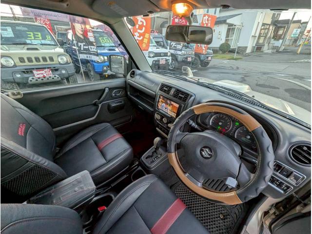 ジムニー ワイルドウインド AT車 社外テール ナビ フォグランプ ハーフレザーシート ドアサイドバイザー 電動格納ミラー ルーフレール スペアタイヤカバー(12枚目)