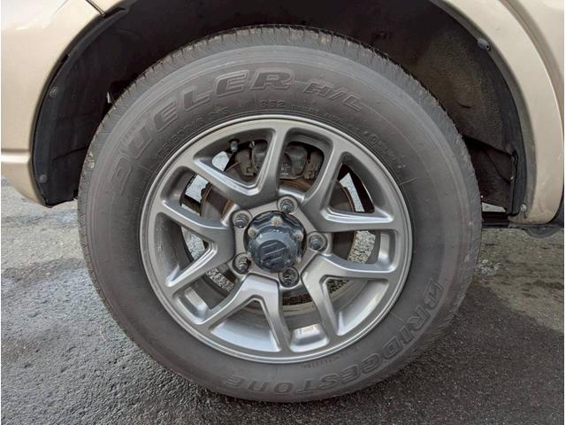 ジムニー ワイルドウインド AT車 社外テール ナビ フォグランプ ハーフレザーシート ドアサイドバイザー 電動格納ミラー ルーフレール スペアタイヤカバー(38枚目)