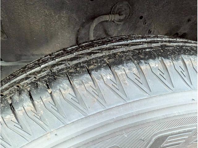 ジムニー ワイルドウインド AT車 社外テール ナビ フォグランプ ハーフレザーシート ドアサイドバイザー 電動格納ミラー ルーフレール スペアタイヤカバー(39枚目)