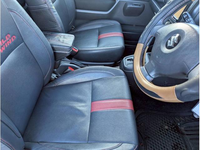 ジムニー ワイルドウインド AT車 社外テール ナビ フォグランプ ハーフレザーシート ドアサイドバイザー 電動格納ミラー ルーフレール スペアタイヤカバー(41枚目)