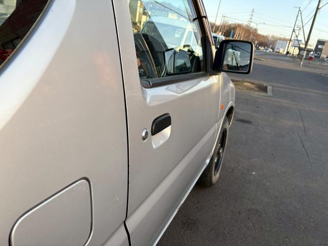 ジムニー ＸＧ　ＡＴ車　ドアサイドバイザー　フォグランプ　ライトレベライザー　ＡＢＳ　４ＷＤ（20枚目）