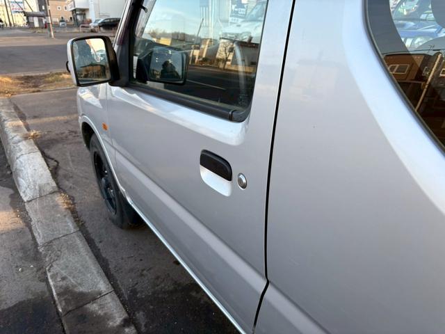 ジムニー ＸＧ　ＡＴ車　ドアサイドバイザー　フォグランプ　ライトレベライザー　ＡＢＳ　４ＷＤ（30枚目）