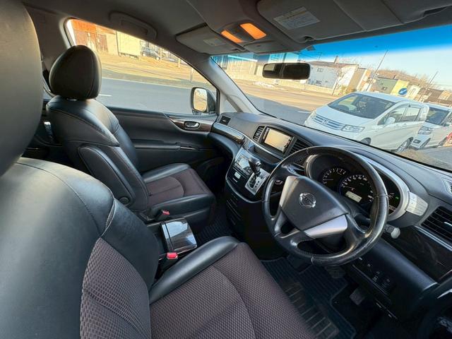 エルグランド ２５０ハイウェイスター　ナビ　ＥＴＣ　両側パワースライドドア　３列シート　オートエアコン　ドアミラーウインカー　プッシュスタート　ハーフレザーシート　フォグランプ（12枚目）