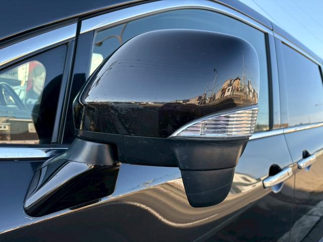 エルグランド ２５０ハイウェイスター　ナビ　ＥＴＣ　両側パワースライドドア　３列シート　オートエアコン　ドアミラーウインカー　プッシュスタート　ハーフレザーシート　フォグランプ（21枚目）