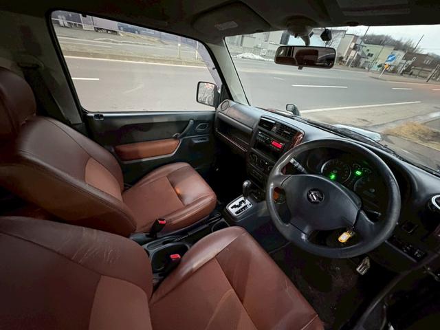 ジムニー ランドベンチャー　ＡＴ車　オーディオ　ドアサイドバイザー　電動格納ミラー　フォグランプ　ハーフレザーシート　　スペアタイヤ　４ＷＤ　ＡＢＳ（12枚目）