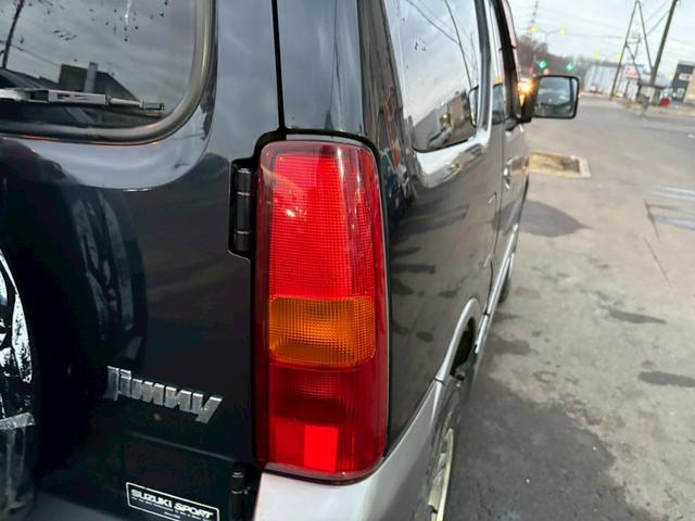 ジムニー ランドベンチャー　ＡＴ車　オーディオ　ドアサイドバイザー　電動格納ミラー　フォグランプ　ハーフレザーシート　　スペアタイヤ　４ＷＤ　ＡＢＳ（25枚目）