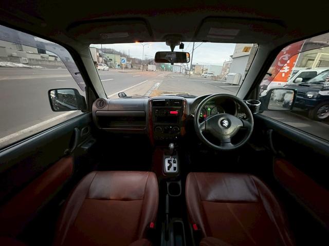 ジムニー ランドベンチャー　ＡＴ車　オーディオ　ドアサイドバイザー　電動格納ミラー　フォグランプ　ハーフレザーシート　　スペアタイヤ　４ＷＤ　ＡＢＳ（28枚目）